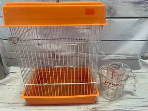 lot 26 image: 3 Pyrex Measuring Cups & Birdcage