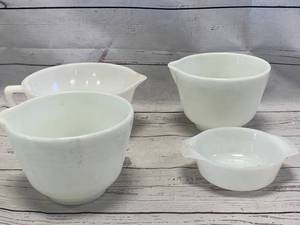 lot 35 image: 4pc Milk Glass Bowls