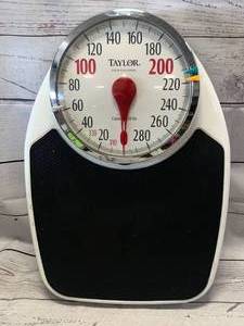 lot 41 image: Taylor Professional Large Dial 330lb Mechanical Scale