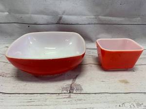lot 46 image: Pyrex Primary Red Fridge Dishes