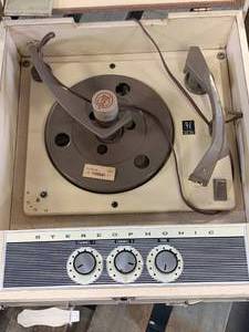 lot 47 image: Antique Record Player with Built in Speakers