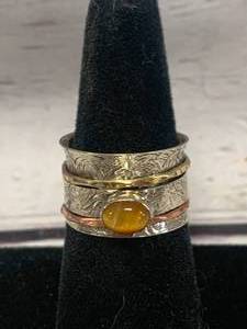 lot 81 image: Hand Made Tigers Eye Size 8 Spinner Ring