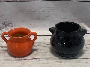 lot 100 image: Lot of 2 Rosemeade Pots