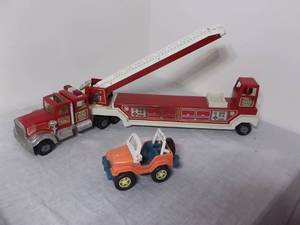 lot 3 image: Tonka Fire Truck