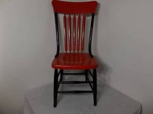 lot 8 image: Wood Chair