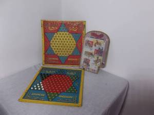 lot 9 image: 2-Chinese Checkers Hand Held Arcade