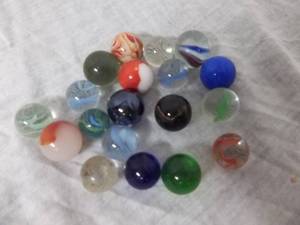 lot 26 image: 19 Marble Shooters