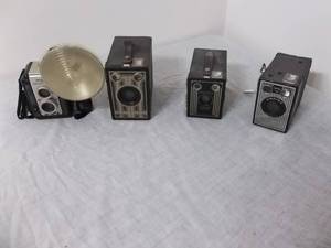 lot 29 image: Cameras