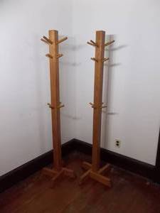 lot 32 image: 2-Portable Closets