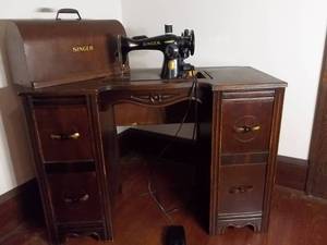 lot 37 image: Singer Sewing Machine In Cabinet With Drop Leaf & Drawers For Notions