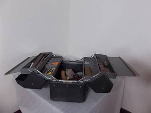 lot 48 image: Metal Tool Box With Tools