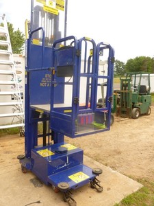 Ballymore 12 volt electrichydraulic man lift. Tested & works. Needs battery. 12 lift height. Includes manual. Good overall condition. As shown. Same item as in lot 3 of this auction. THIS ITEM HAS A RESERVE.