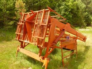 Truck mounted 12 volt electrichydraulic lift. Aprrox 25 lift Tested & works. Needs minor clean up. THIS ITEM HAS A RESERVE.