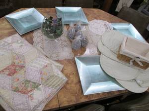 lot 258 image: Placemat Sets & Other Home Dcor I...