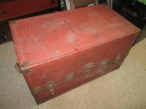 lot 273 image: Vintage Trunk 39 X 21 X 33 Se...