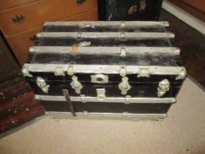 lot 276 image: Vintage Trunk See Photos 34 X 1...