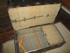 lot 279 image: Antique Trunk With Hangers Inside 3...