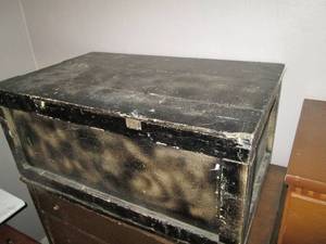 lot 281 image: Antique Trunk 31.5 X 19 X 14.5...