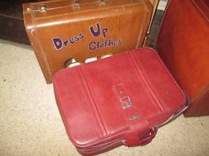 lot 283 image: (3) Vintage Suitcases See Photos ...