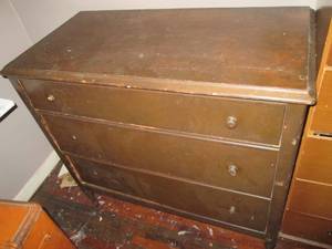 lot 284 image: Antique Dresser Missing Some Drawe...