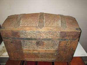 lot 285 image: Vintage Trunk 30 X 17 X 20 R...