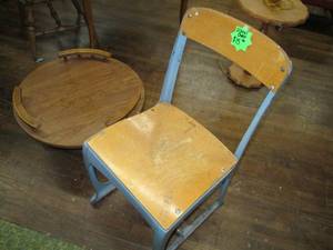 lot 303 image: Round Vintage End Table Good Shape...