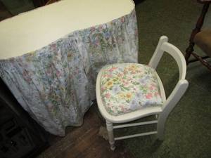 lot 351 image: Decorated Wood Table & Chair 34 X...