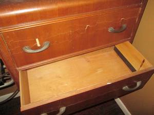 lot 374 image: Vintage Dresser 4 Drawers 31 X 17...