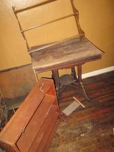 lot 376 image: Vintage Table 28 X 20 X 28 & (...