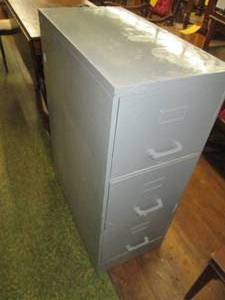 lot 385 image: Metal File Cabinet 28 X 15 X 39....