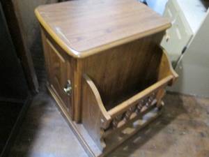 lot 434 image: Sturdy Wood Side Table With Magazin...