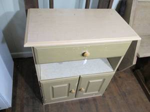 lot 435 image: Wood Dresser Missing One Drawer ...