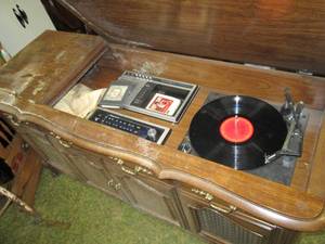 lot 449 image: Large Stereo Wood Cabinet With 8-Tr...