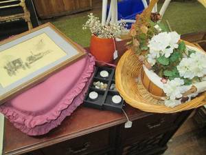 lot 460 image: Chair Cushions, Baskets, Home Dco...