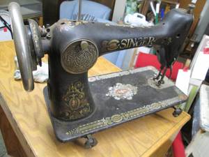 lot 465 image: Vintage Singer Sewing Machine Unte...
