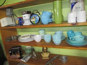 lot 468 image: Contents Of (3) Shelves (Glasses, C...