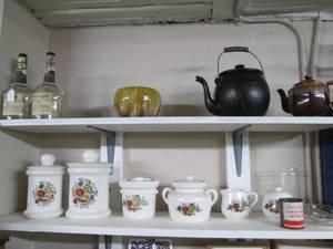 lot 503 image: Content of (2) Shelves (Vintage Can...