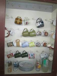 lot 512 image: Large Lot of Coffee Cups, Glasses &...