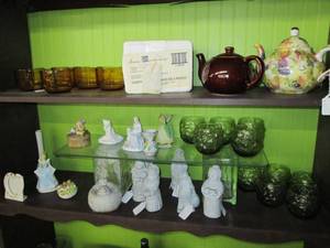 lot 519 image: Tea Pots, Glasses, Home Dcor, Isa...