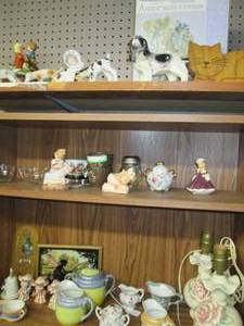 lot 541 image: Large Lot of Home Dcor Items & Fi...