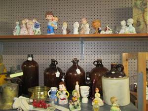 lot 545 image: Lot of Collectibles, Jugs, Bottles,...