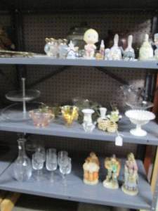 lot 546 image: Large Lot of Collectibles & Home Dcor Items