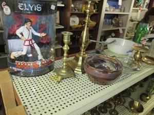 lot 557 image: Contents of Shelf See Photos...