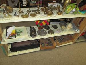 lot 558 image: Entire Contents of Shelves (Brass D...