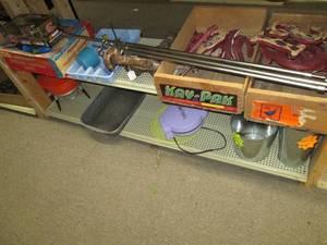 lot 560 image: Entire Contents of Shelves (Vintage...