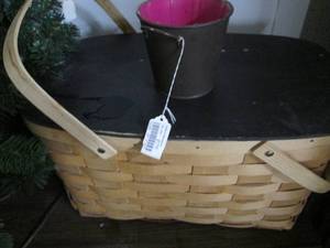 lot 13 image: Tabletop Lighted Christmas Tree Un...