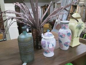 lot 34 image: (5) Various Vases & Glass Dcor ...
