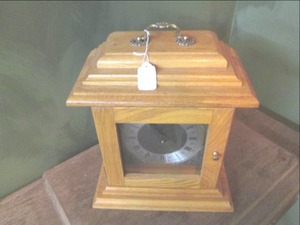 lot 86 image: Oak Mantel Clock...