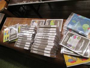 lot 94 image: Huge Assortment of Mailable Stand U...
