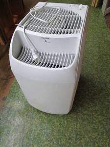 lot 100 image: AirCare Humidifier...